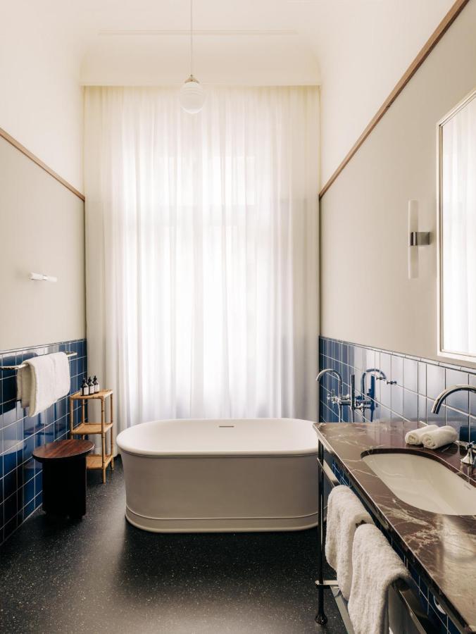 Boutique Hotel Chateau Royal Берлин Екстериор снимка Bathroom