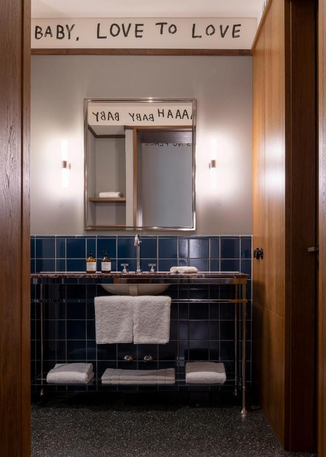 Boutique Hotel Chateau Royal Берлин Екстериор снимка Bathroom