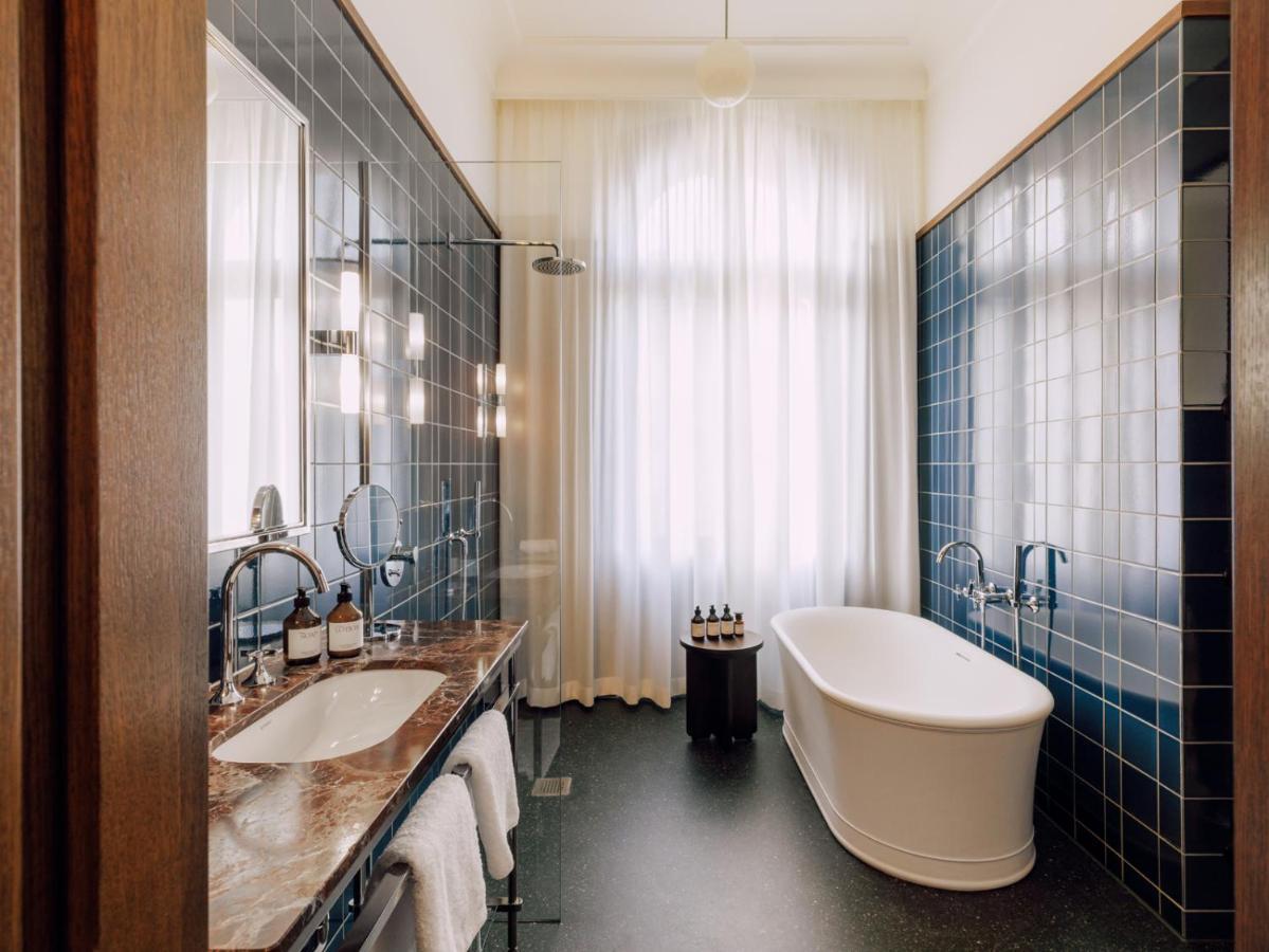 Boutique Hotel Chateau Royal Берлин Екстериор снимка Bathroom