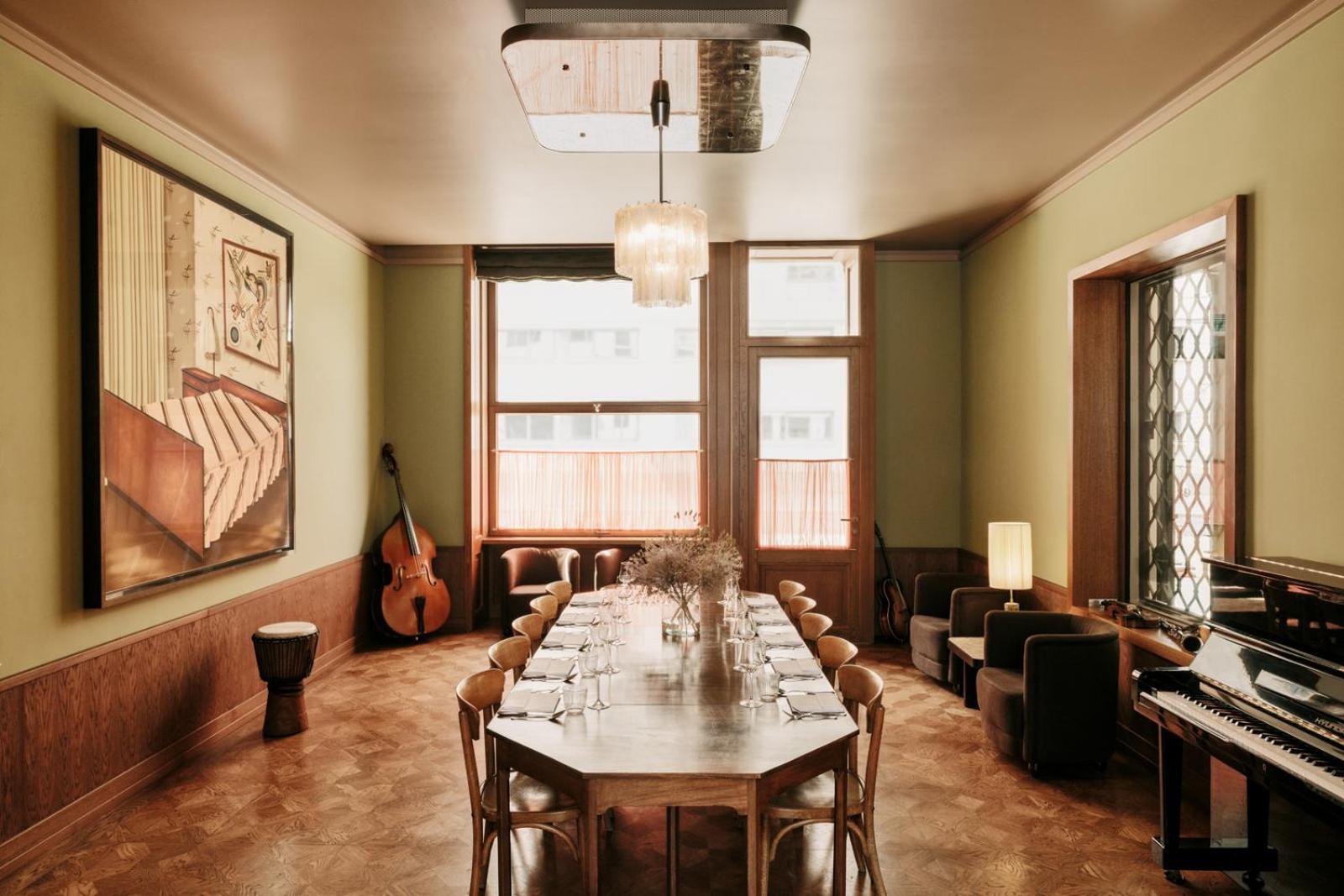 Boutique Hotel Chateau Royal Берлин Екстериор снимка The dining room at the 2018 edition of the restaurant