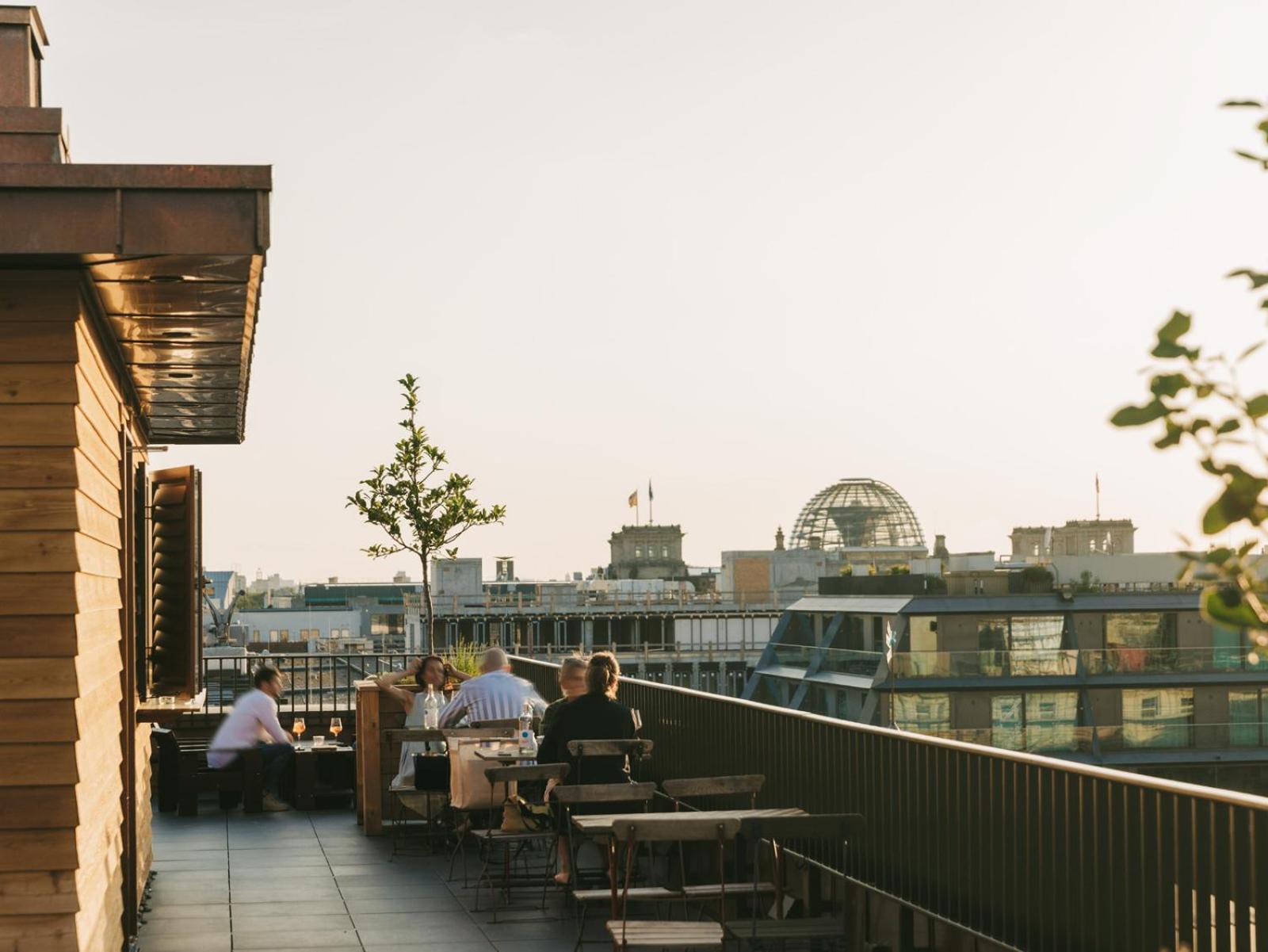 Boutique Hotel Chateau Royal Берлин Екстериор снимка The rooftop bar at the Standard London