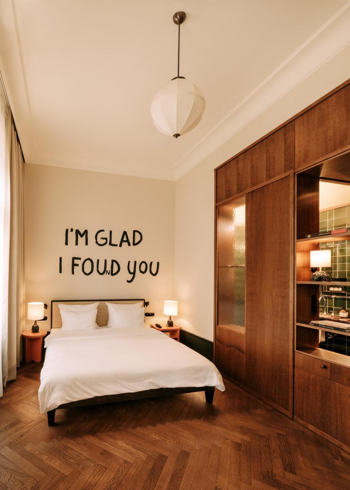 Boutique Hotel Chateau Royal Берлин Екстериор снимка A wall sticker