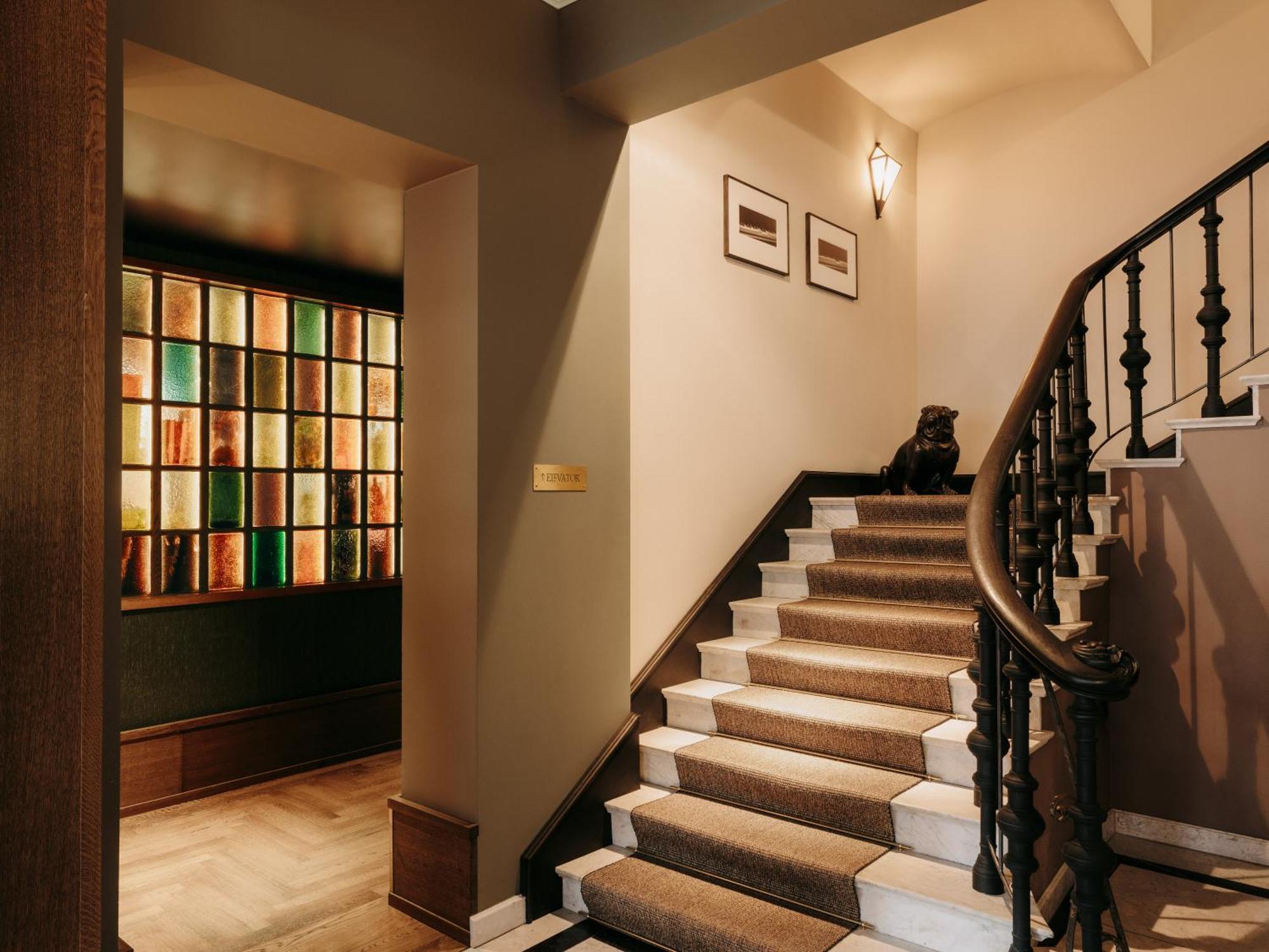 Boutique Hotel Chateau Royal Берлин Екстериор снимка The staircase