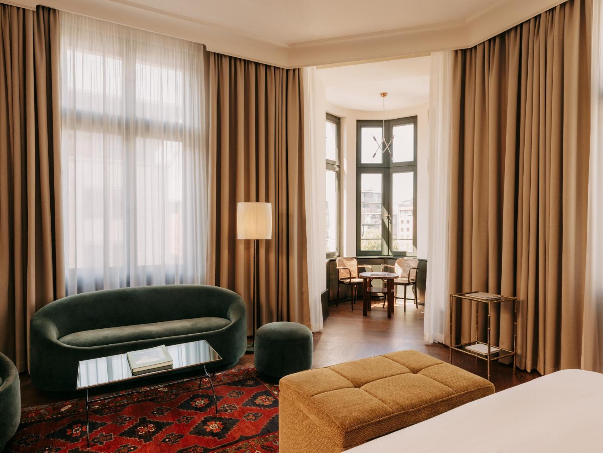 Boutique Hotel Chateau Royal Берлин Екстериор снимка A suite at the Hotel Axelmannstein